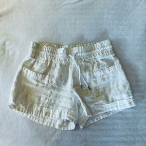 Athleta - women’s size 6 - white linen shorts